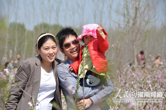 人面桃花相映紅